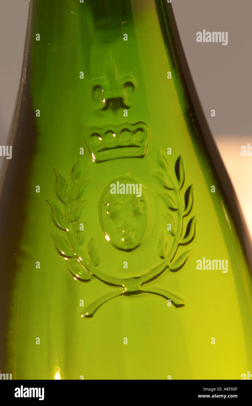 Eine Flasche Savennieres oder zeigen das typische Emblazon Symbol Wappen verwendet auf vielen der Flaschen aus der Region Anjou wi Stockfoto