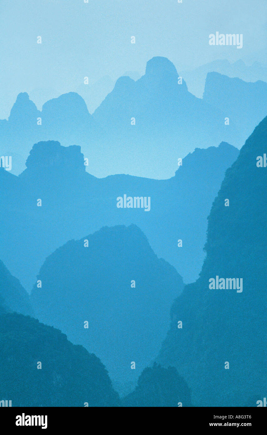 Kalkstein Pinnacles, bergiges Land, Yangshuo, China Stockfoto