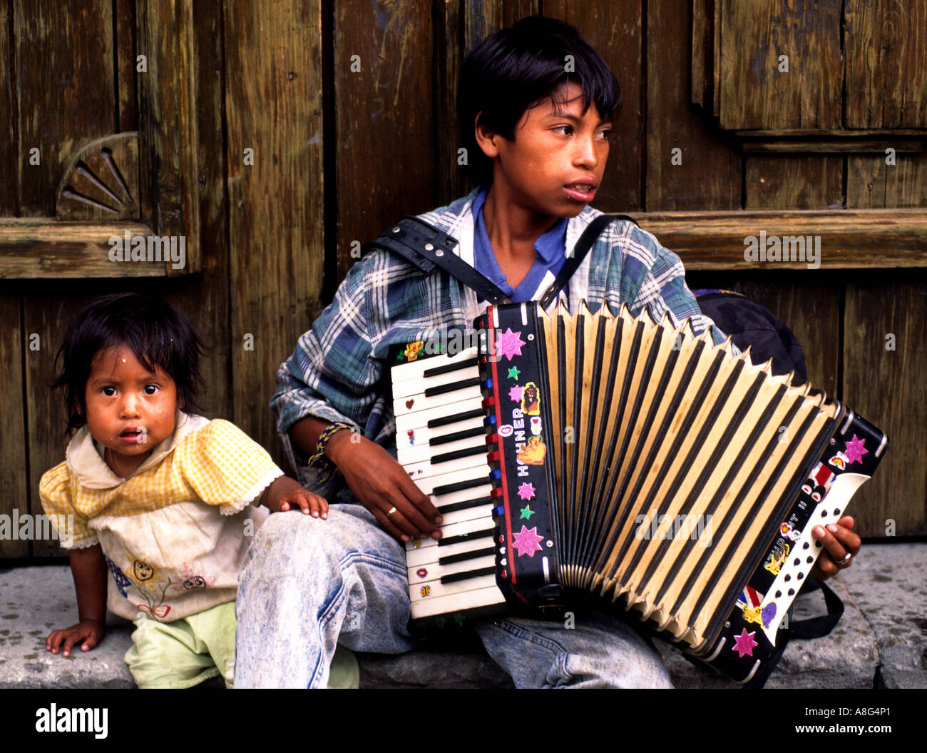 Mexiko Oaxaca Mittelamerika Mexican American Mexiko Oaxaca Musik wenig junge jungen Akkordeon betteln Almosen betteln Nächstenliebe Stockfoto