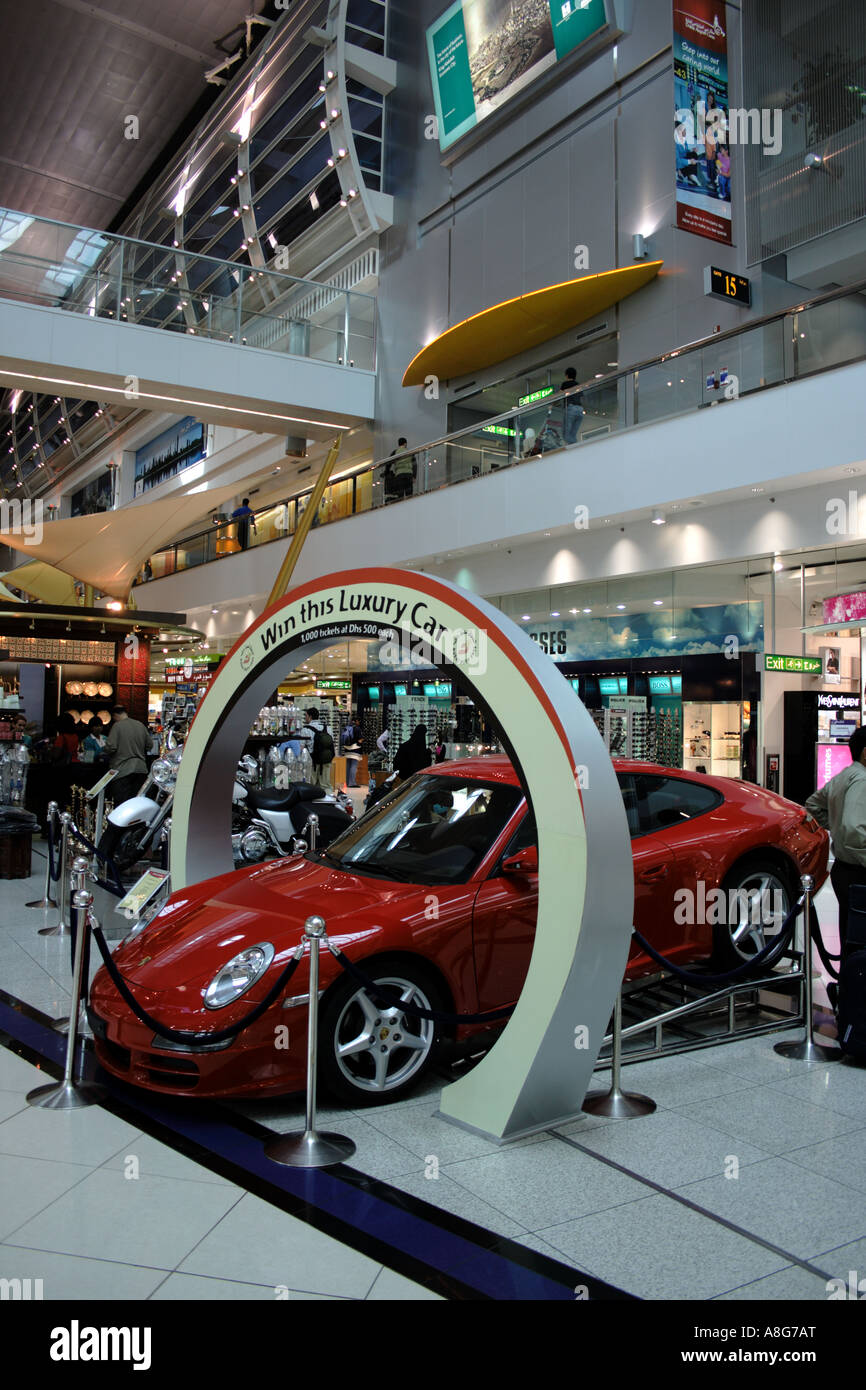 Dubai International Airport Sheikh Rashid Terminal Luxus Auto Lotterie, Vereinigte Arabische Emirate. Foto: Willy Matheisl Stockfoto