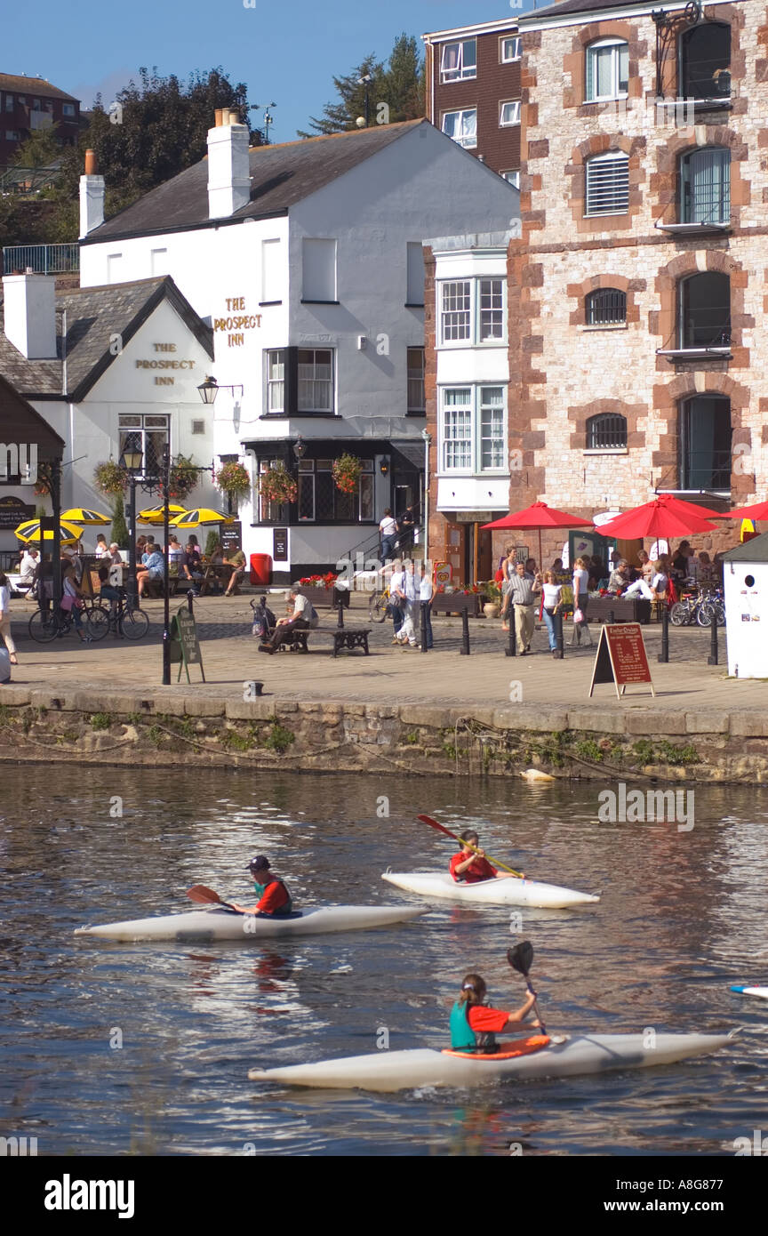 Kanuten an der Kai, Fluß Exe, Exeter, Devon. Stockfoto