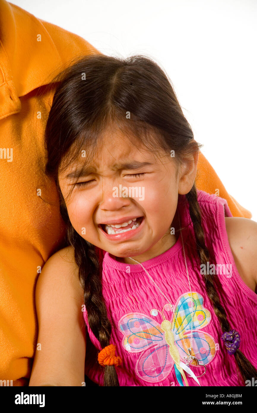 Eine 4 jährige kalifornische chinesische Amerikanerin beginnt zu weinen Stockfoto