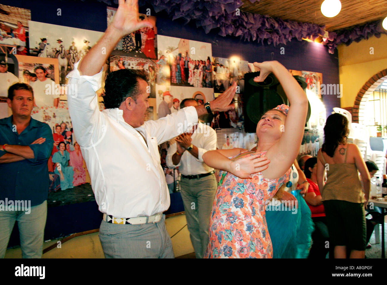 Tanzen Sie Sevilla in einem Haus der Messe von Fuengirola Malaga Küste der Sonne Andalusien Spanien Stockfoto