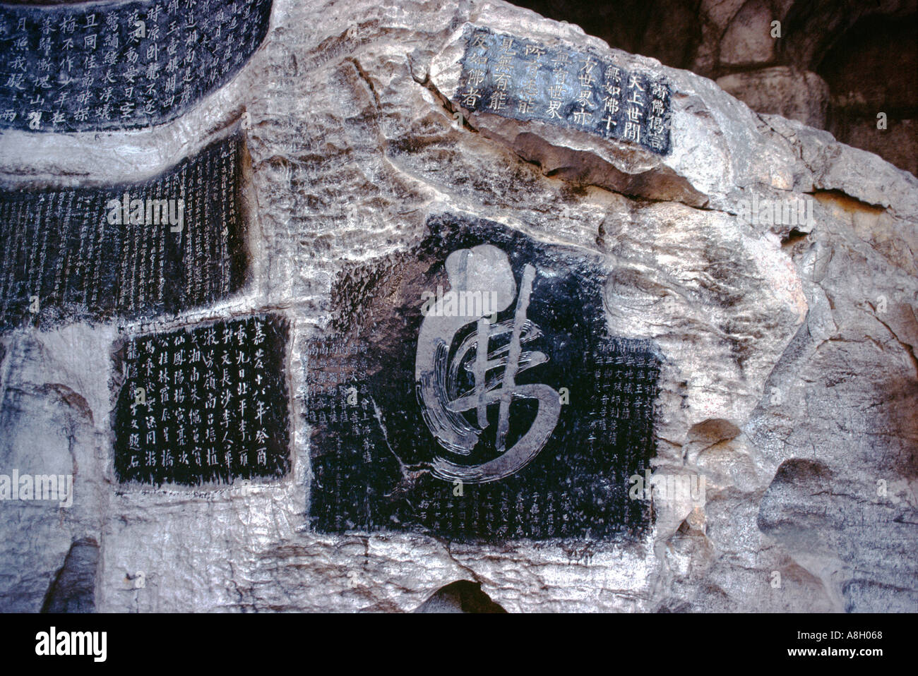 2357 Schnitzereien im Dragon Zuflucht Crag Guilin, China Stockfoto