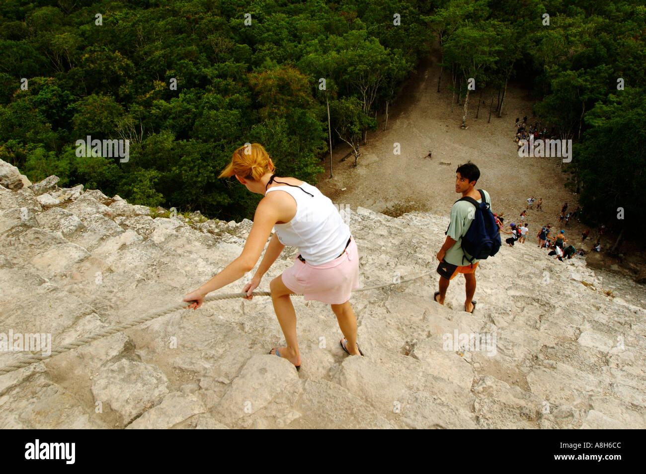 Mexiko, Yucatan, Coba, Klettern El Castillo Stockfoto