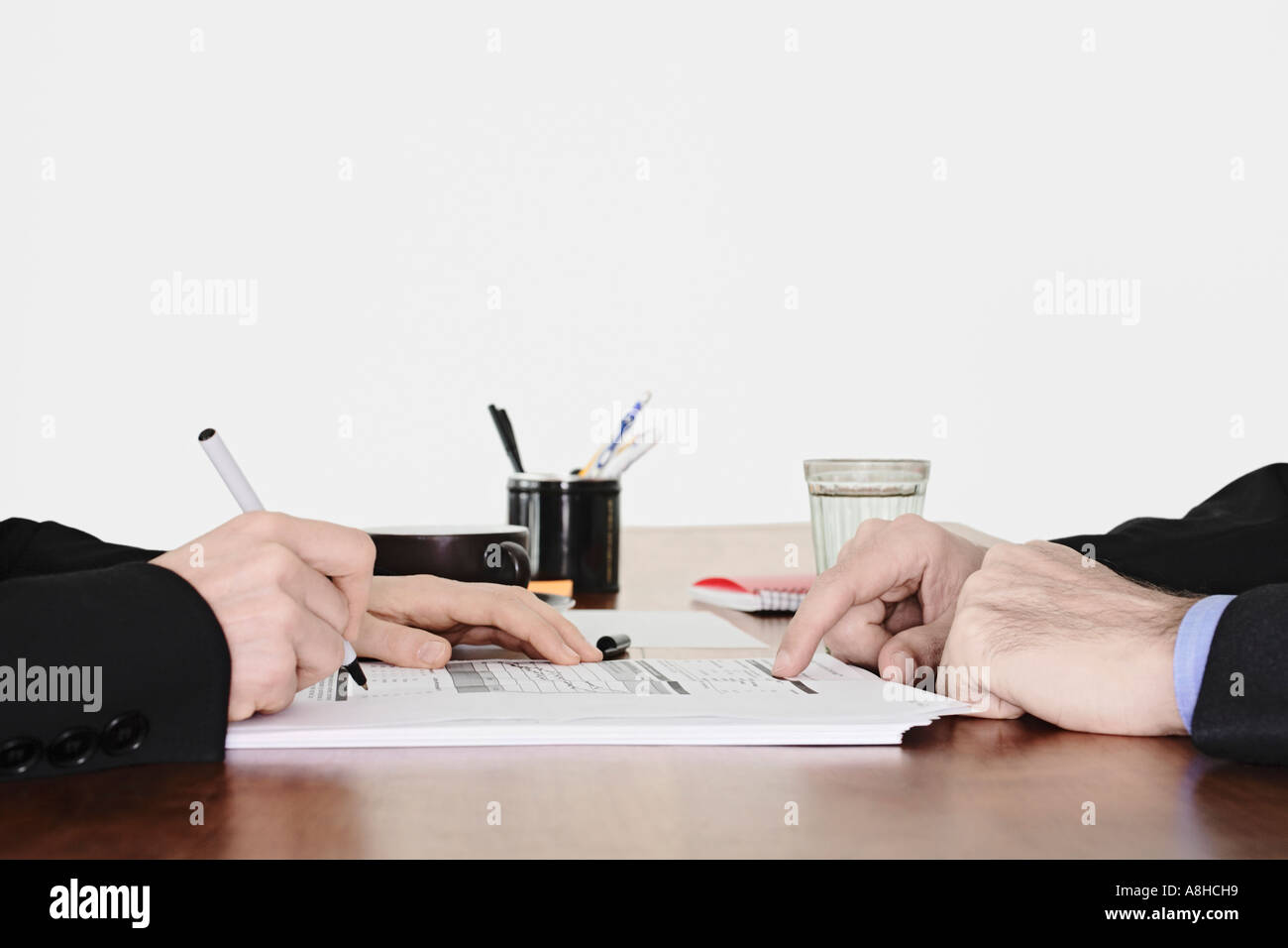 Zwei Personen im Business-Meeting Stockfoto