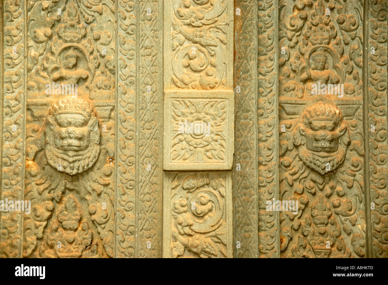 Kunstwerken aus Sandstein im Tempel Preah Ko Roluos Gruppe Angkor Siem Reap Kambodscha Stockfoto