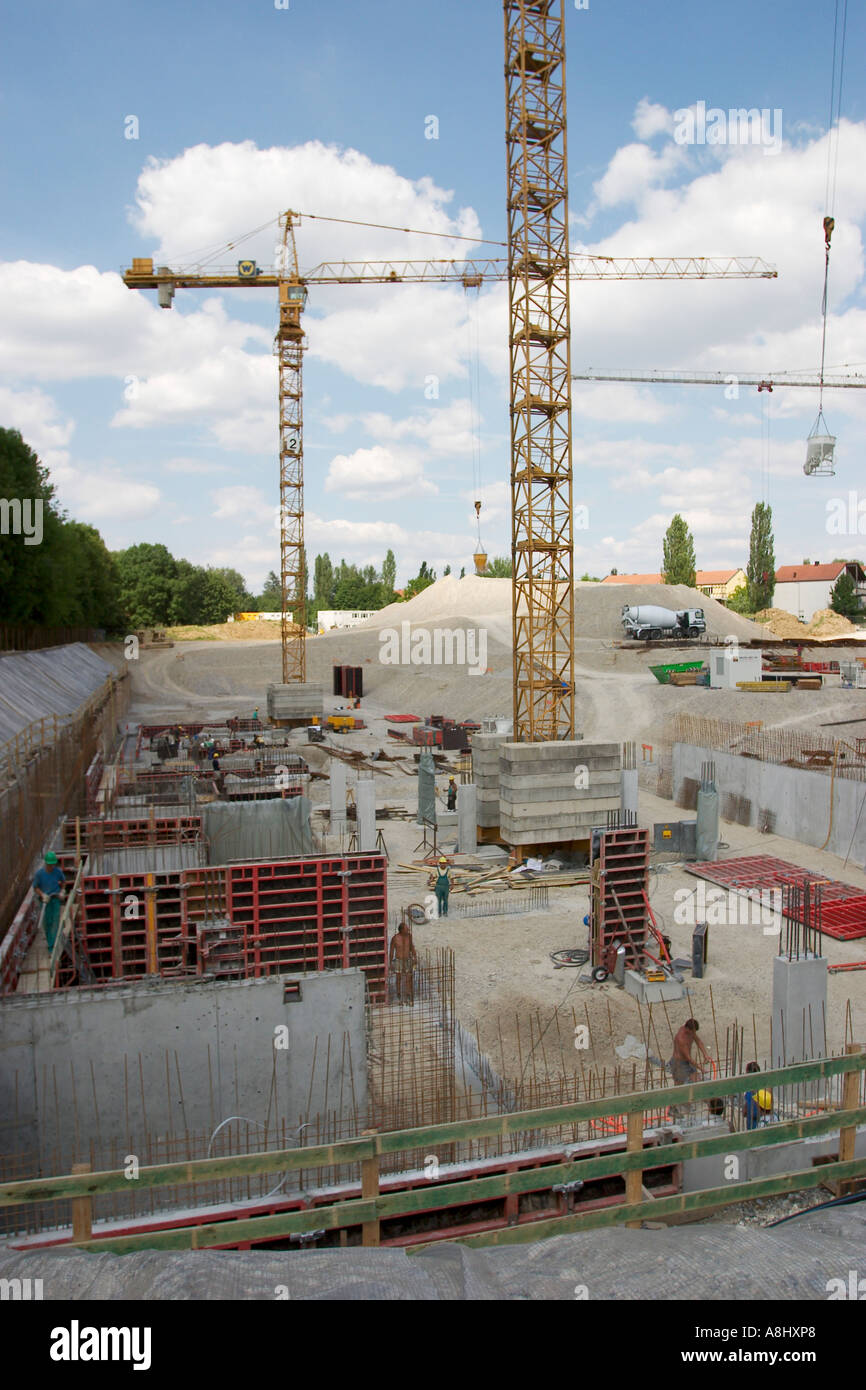 Baustelle mit zwei Kränen in München Johanneskirchen Stockfoto