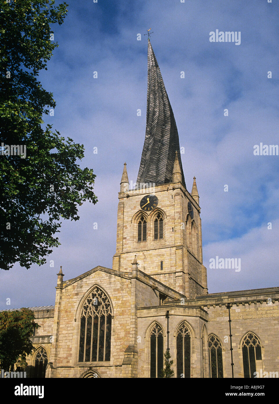 Der verdrehten Turm der Kirche St. Mary und Allerheiligen in Chesterfield Stockfoto