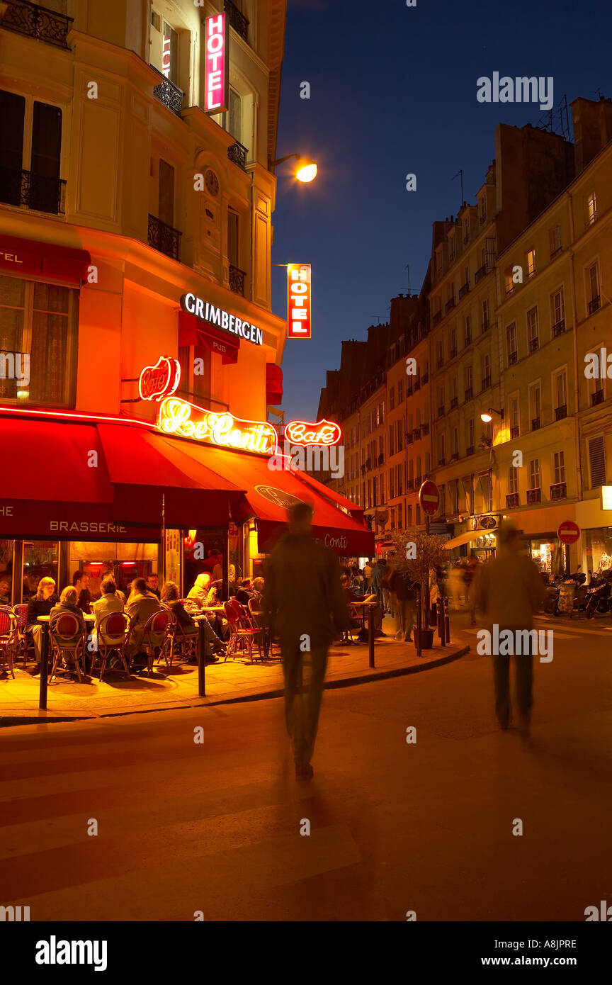 Bürgersteig Café Hotel nachts an der Ecke der Rue de Buci Rue de l Ancienne Comedie St Germain des Prés Rive Gauche Paris Stockfoto