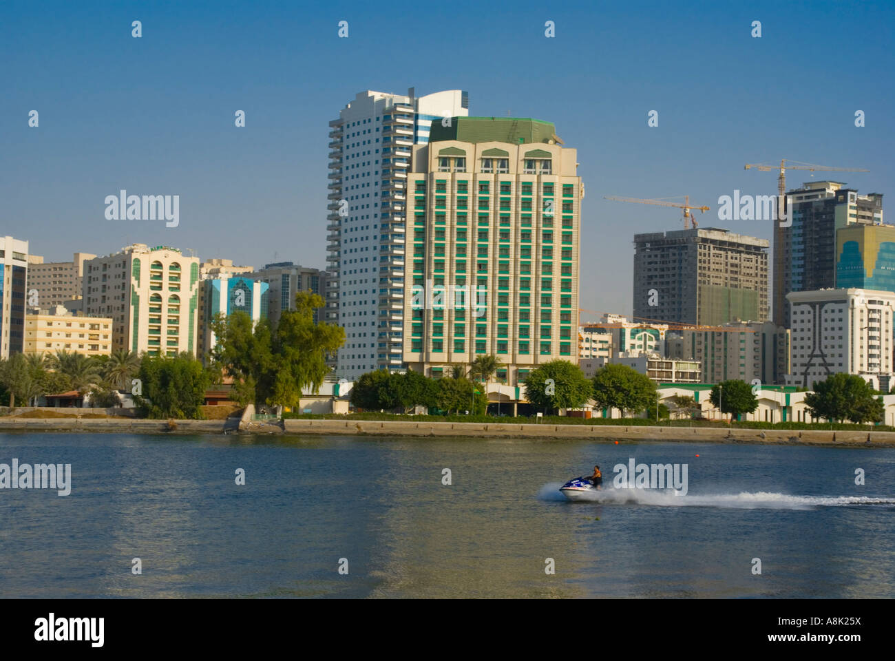 Mittlerer Osten VAE Vereinigte Arabische Emirate Sharjah Creek skyline Stockfoto