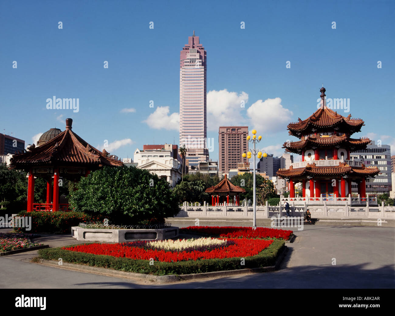 Asien Taiwan Taipei neue Park-Pagode und Wolkenkratzer Stockfoto