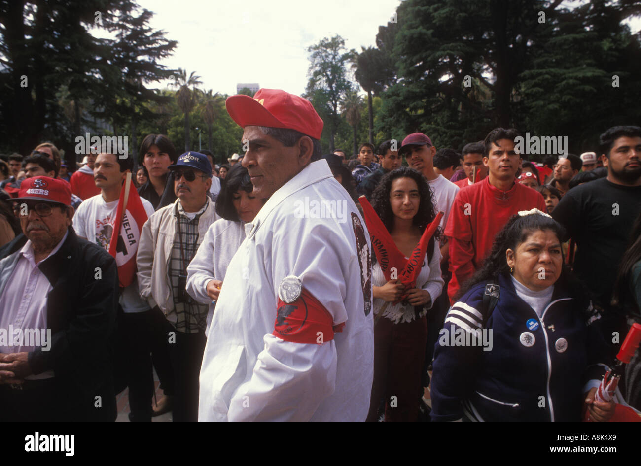 United Farm Workers Unterstützer und Mitglieder versammeln sich zu einer Kundgebung während der 350 Meile von Delano nach Sacramento. 1994. Stockfoto