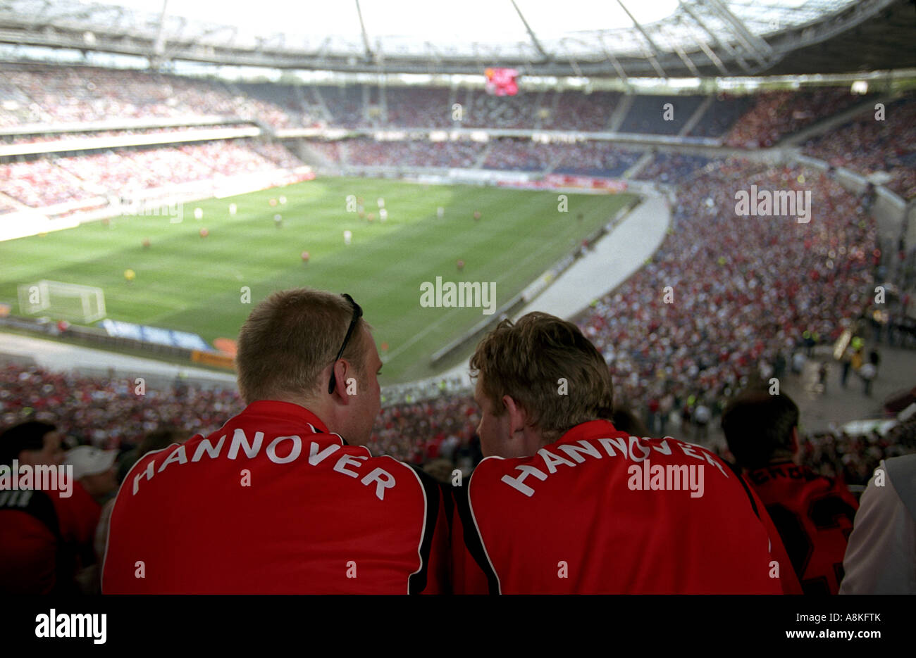 Hannover 96-Fußball-Fans in der AWD-Arena, Hannover, Niedersachsen, Deutschland. Stockfoto