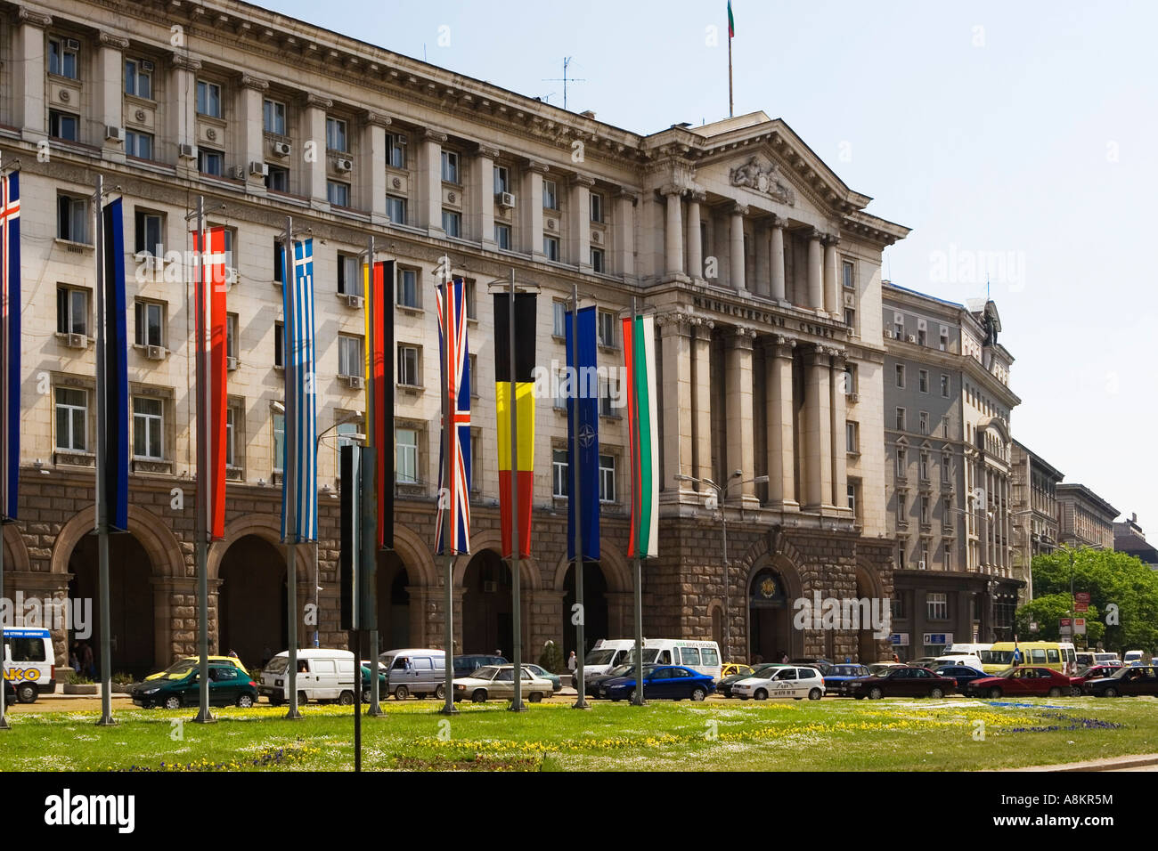 Bulgarische Ministerrat mit EU-Flaggen, Stadtzentrum, Sofia, Bulgarien Stockfoto