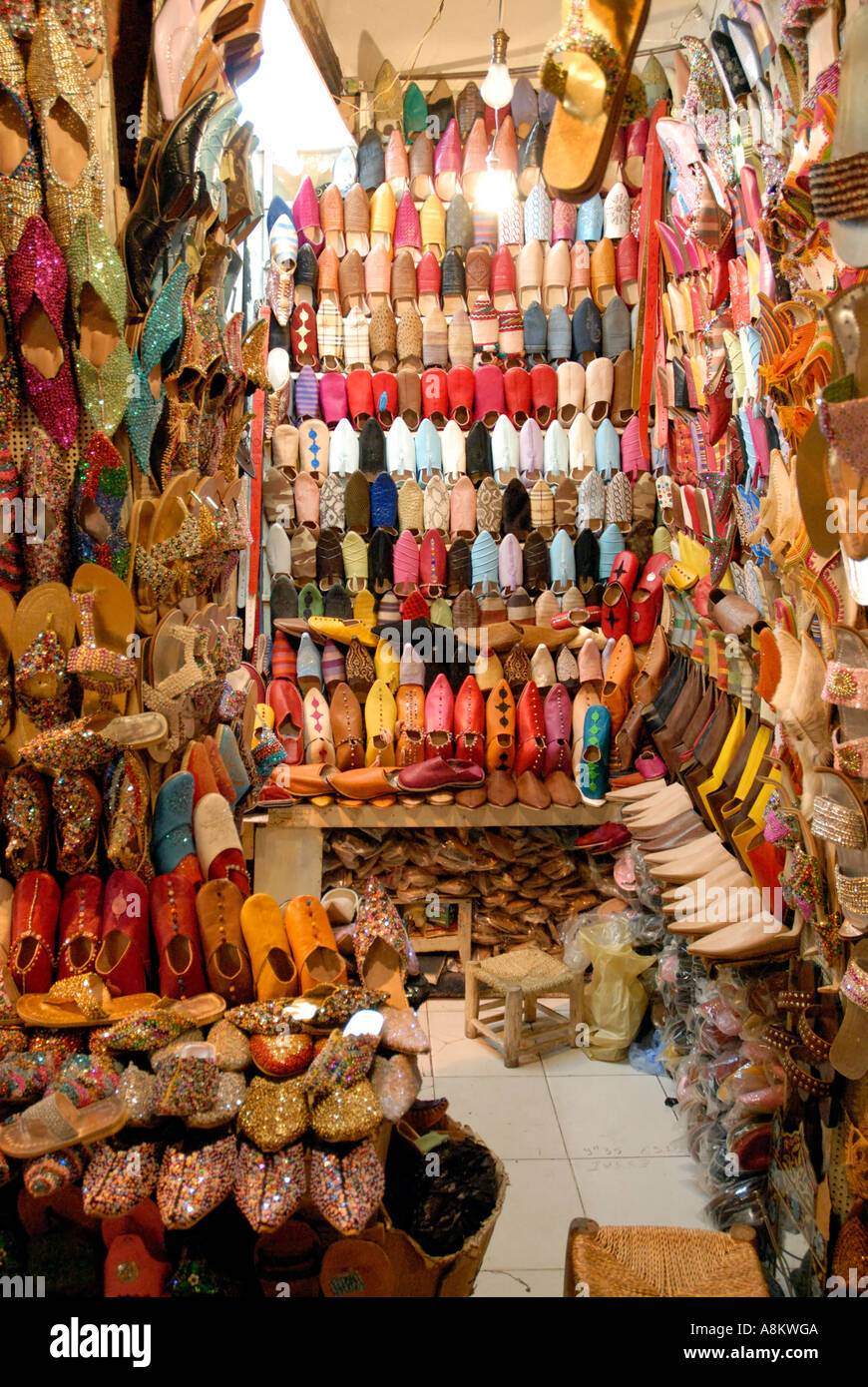 Schuhe Babouches Shoewares im Souk Medina Marrakech Marrakesch Marokko Nordafrika Stockfoto
