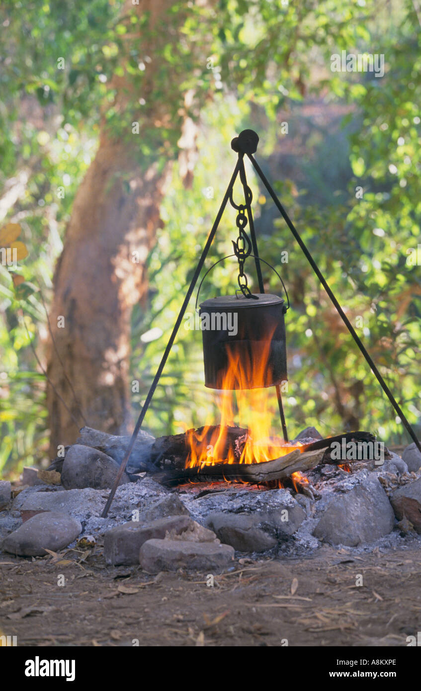 Lagerfeuer-Szene, Outback Australien Stockfoto