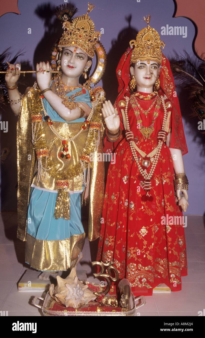 Statuen des Hindu-Gottes Krishna und seine Braut Radha in einem Tempel Stockfoto Statuen des Hindu-Gottes Krishna und seine Braut Radha in einem Tempel Stockfoto