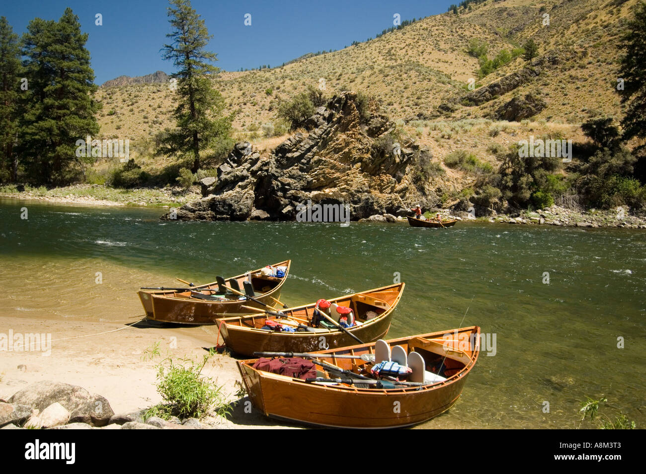 IDAHO MIDDLE FORK von THE SALMON RIVER hölzerne Drift Boote am Sandstrand Stockfoto