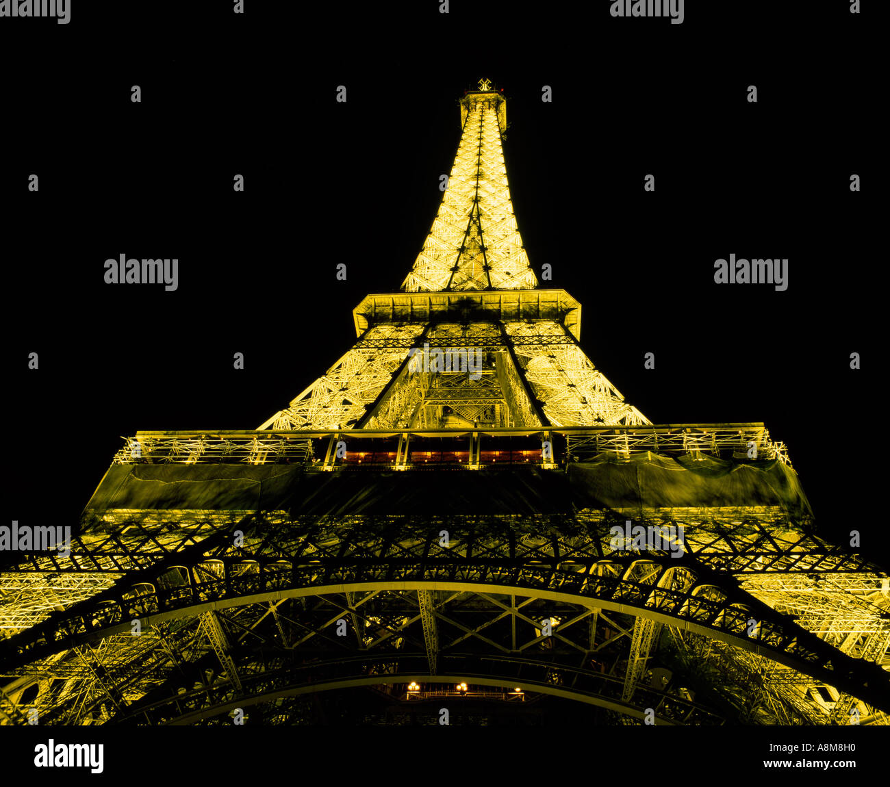 Eiffelturm bei Nacht, Paris, Frankreich Stockfoto
