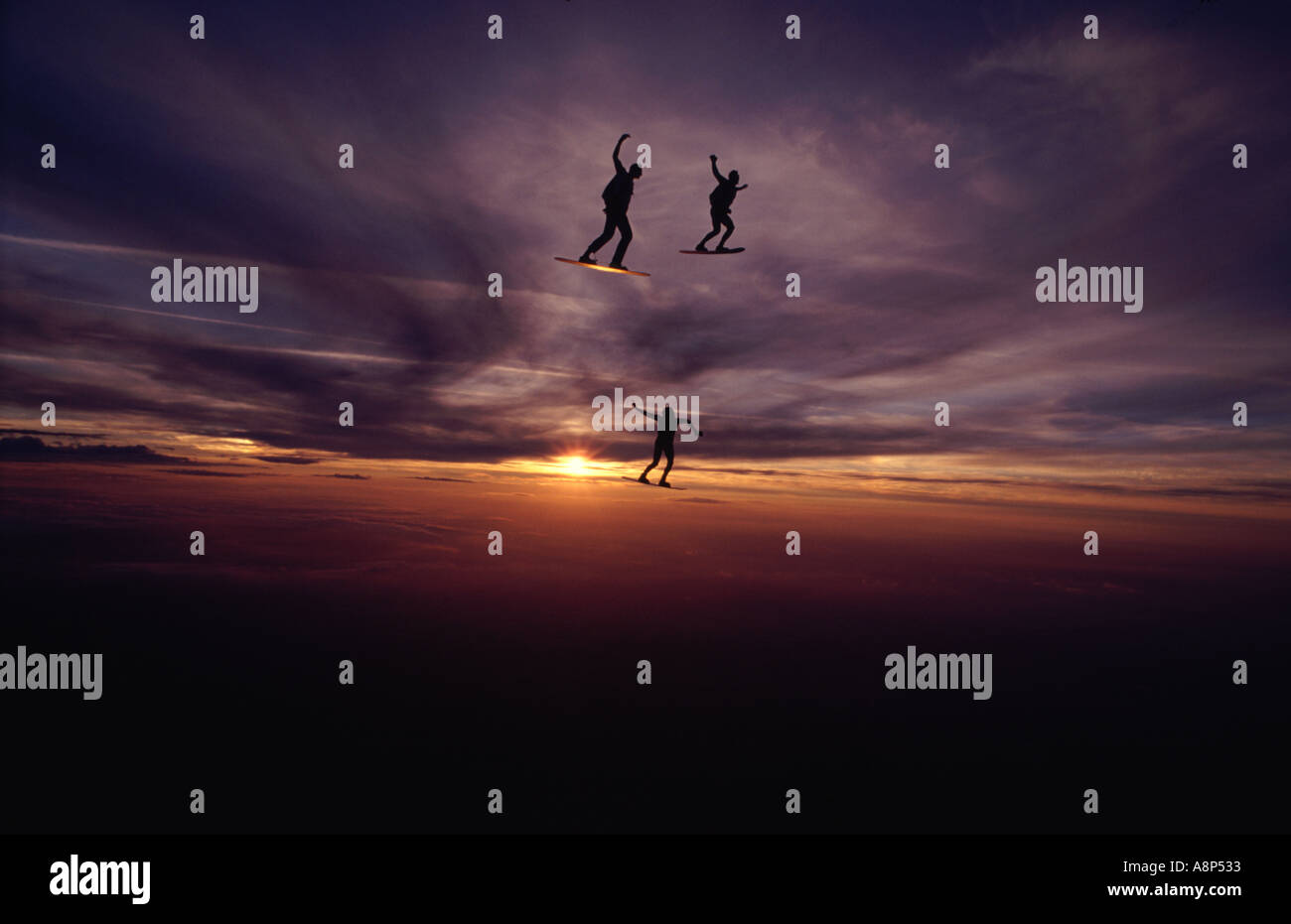 Skysurfers bei Sonnenuntergang Stockfoto