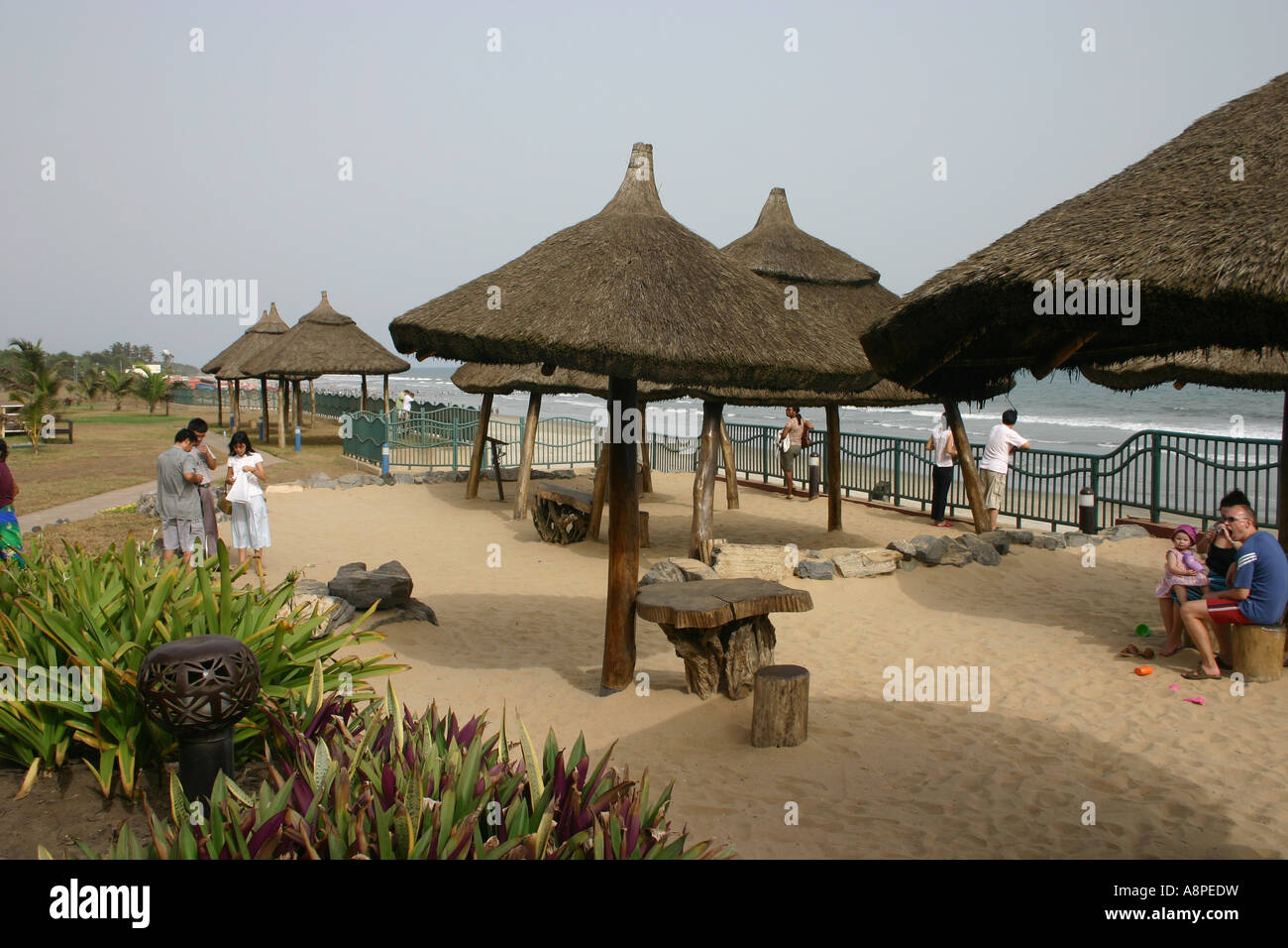 Entspannung am Strand von Points Beach Hotel, Accra, Ghana, Westafrika Stockfoto