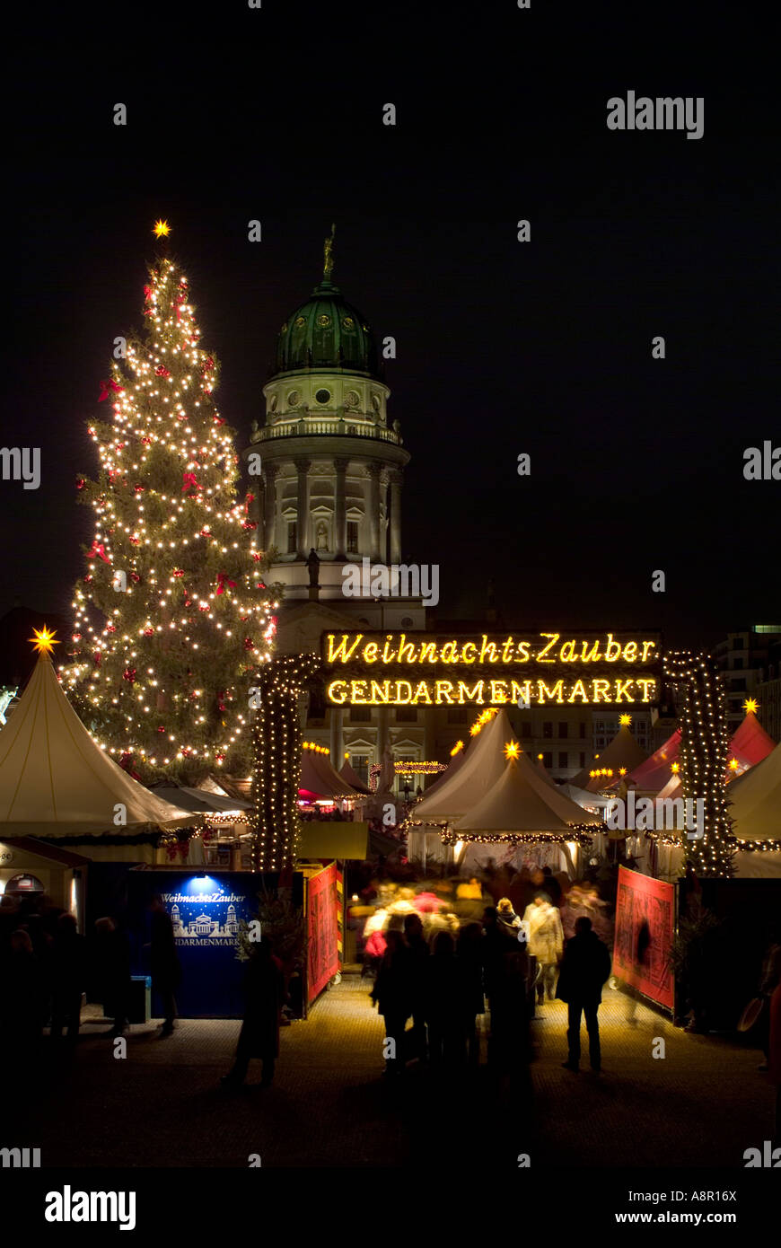 Berlin. Weihnachten. Winterzauber. Weihnachtsmarkt bin Gendarmenmarkt 