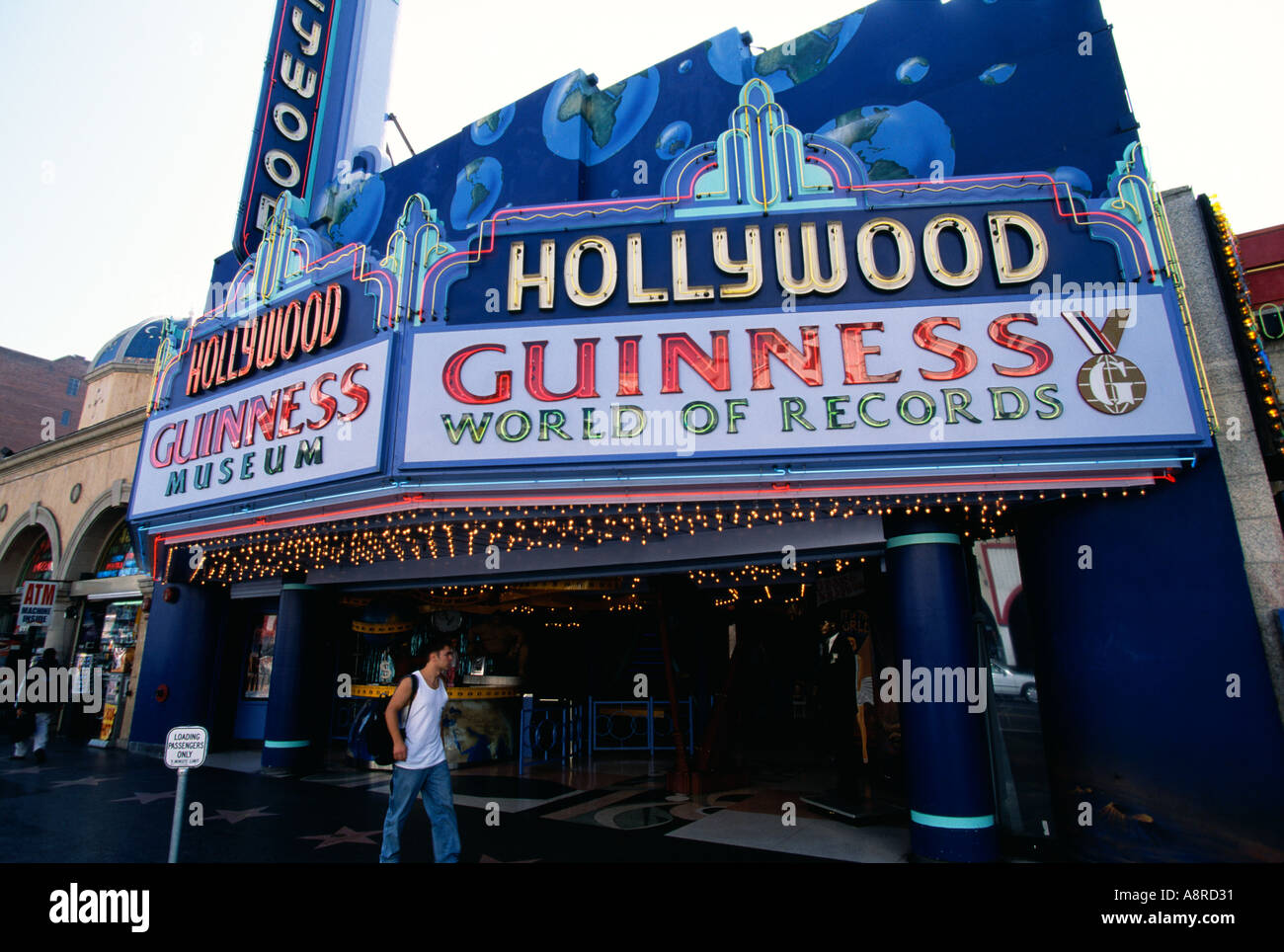 Guinness World Records Museum Namen über dem Eingang am Hollywood Boulevard Los  Angeles Kalifornien USA Stockfotografie - Alamy