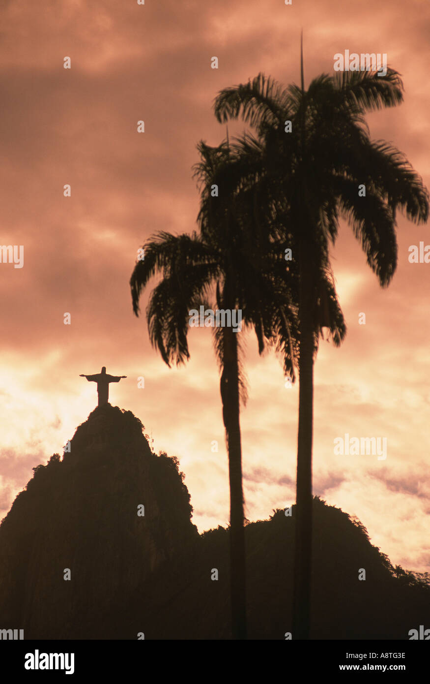 Fernsicht auf die Christusstatue auf Corcovado am Zuckerhut in Rio De Janeiro Brasilien Stockfoto