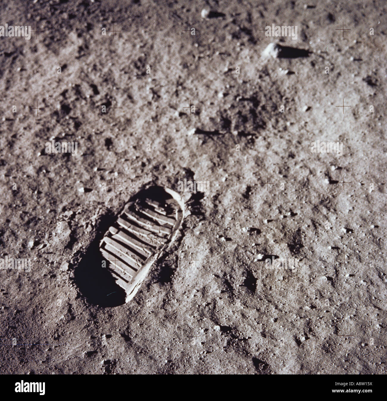 NASA-Mondlandung. Astronaut Neil Armstrongs erste Schritt Fußabdruck in lunar Boden. Stockfoto