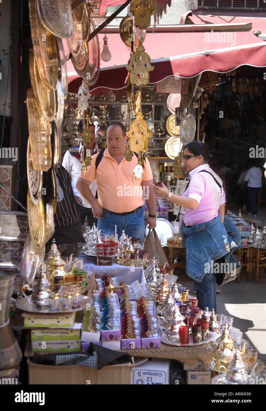 Antiquitäten-Laden in der Nähe Platz Jemaa El Fna in Marrakesch Marokko  Stockfotografie - Alamy