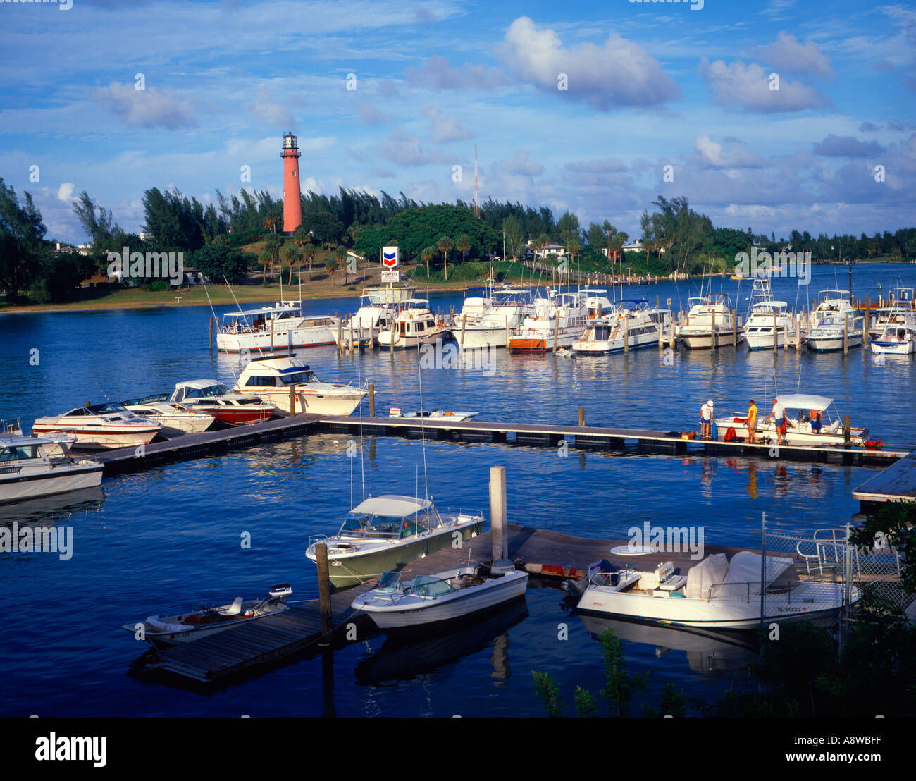 Bootshafen und Leuchtturm in Jupiter Inlet Florida USA Stockfoto