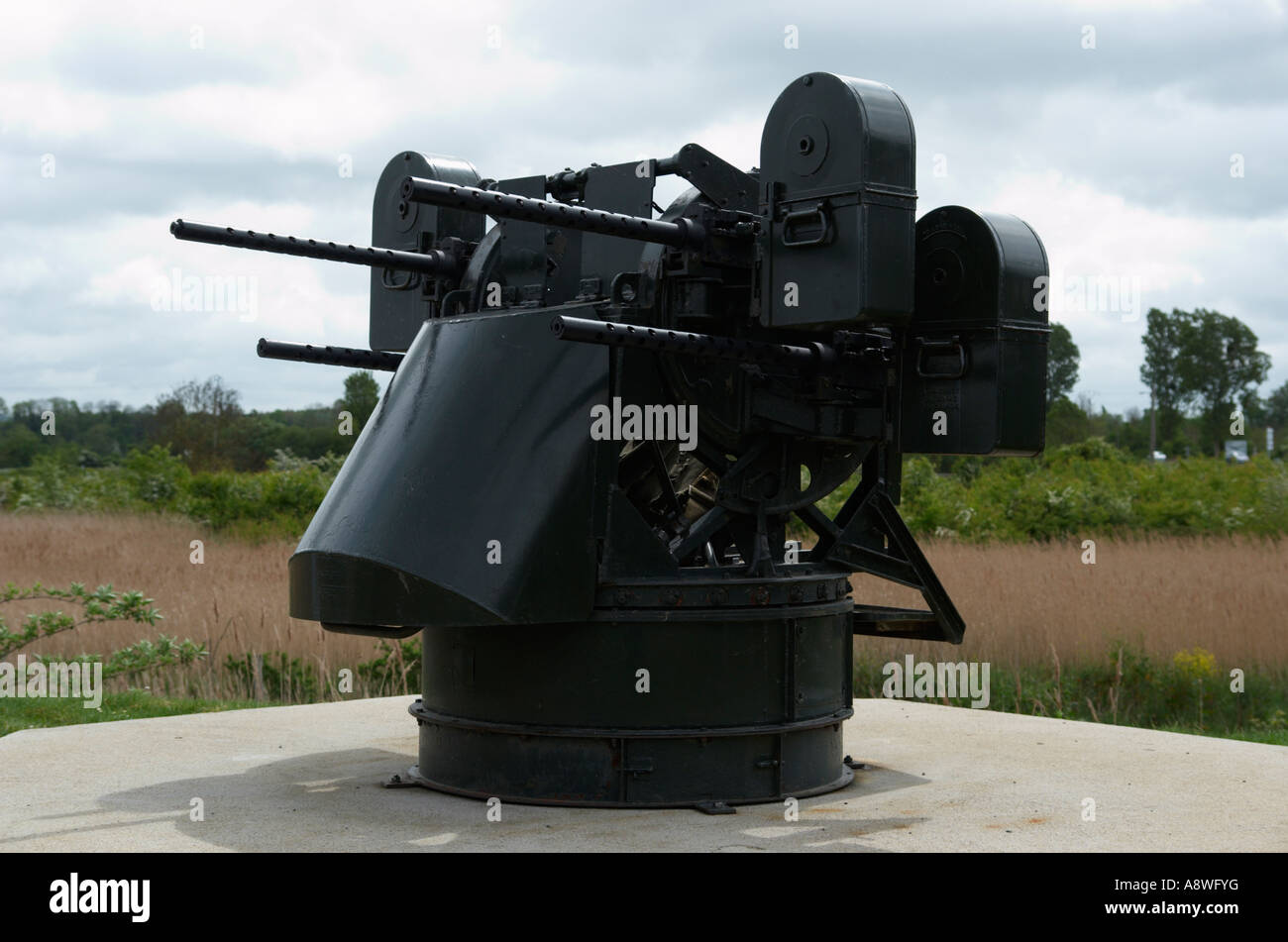 Flugabwehr-Maschinengewehr auf dem Display an Pegasus Bridge Memorial und Airborne Museum Benoueville Normandie Frankreich Stockfoto