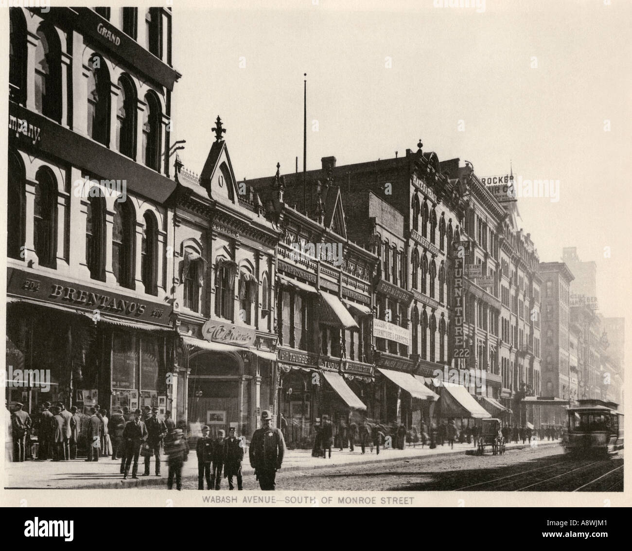 Bretanos Buchhandlung und andere Einzelhandelsgeschäfte auf Wabash Avenue südlich von Monroe Street Chicago 1890. Photogravure Stockfoto