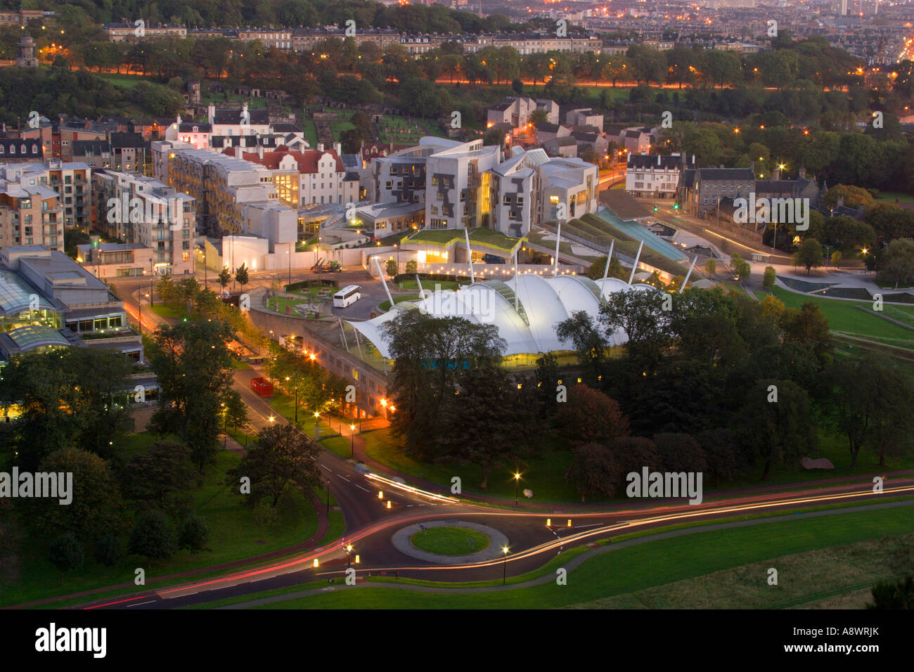 Sonnenaufgang am schottischen Parlament und Dynamic Earth Stockfoto