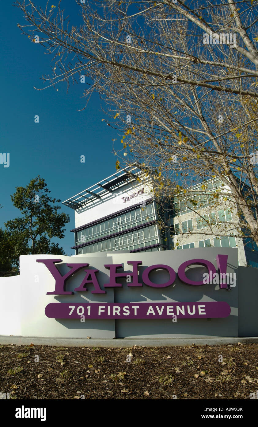 Yahoo!-Zeichen außerhalb der Hauptkommandantur für Gebäude für Yahoo! Inc. in Sunnyvale CA Foto von Chuck Nacke Stockfoto