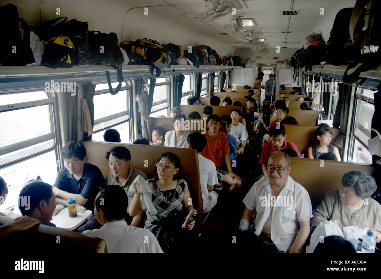 Volle Beförderung von ein Personenzug von Peking nach Datong, China zu reisen. Stockfoto