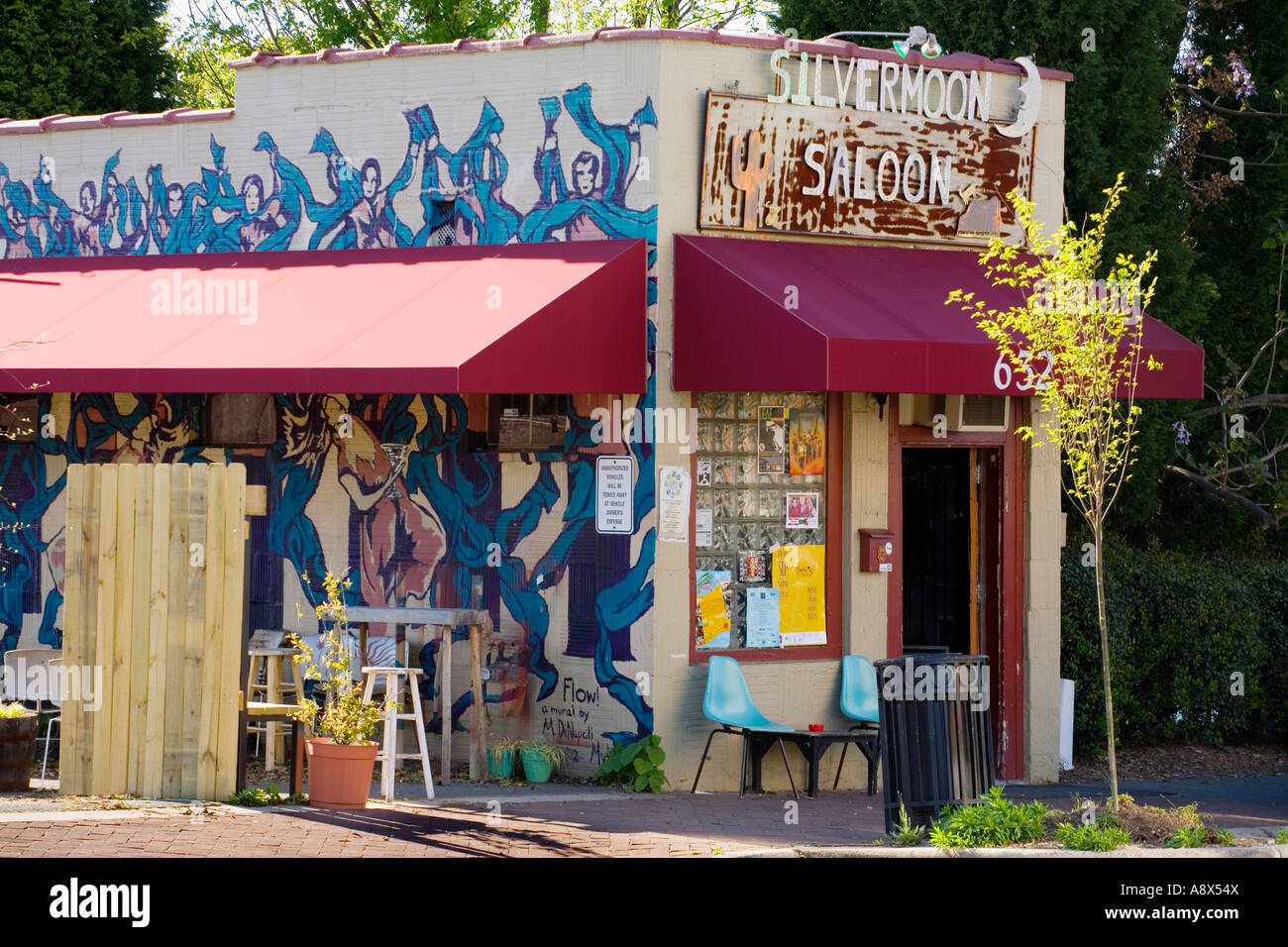 Silbermond Saloon Trade Street Arts District Winston Salem North Carolina Stockfoto