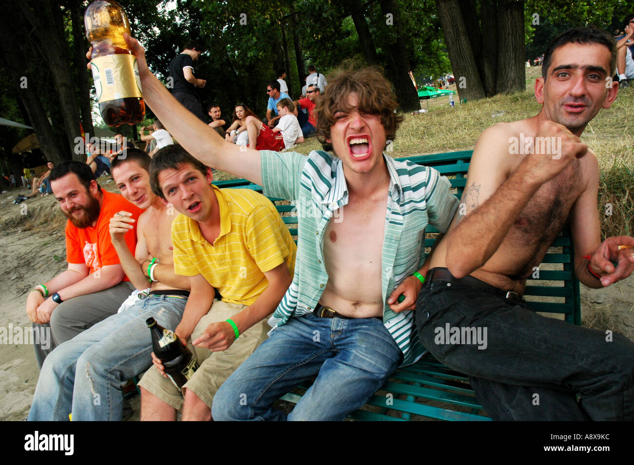 am Nachmittag Chill-out am Donauufer beim Exit Festival, Novi Sad, Serbien und Montenegro Stockfoto