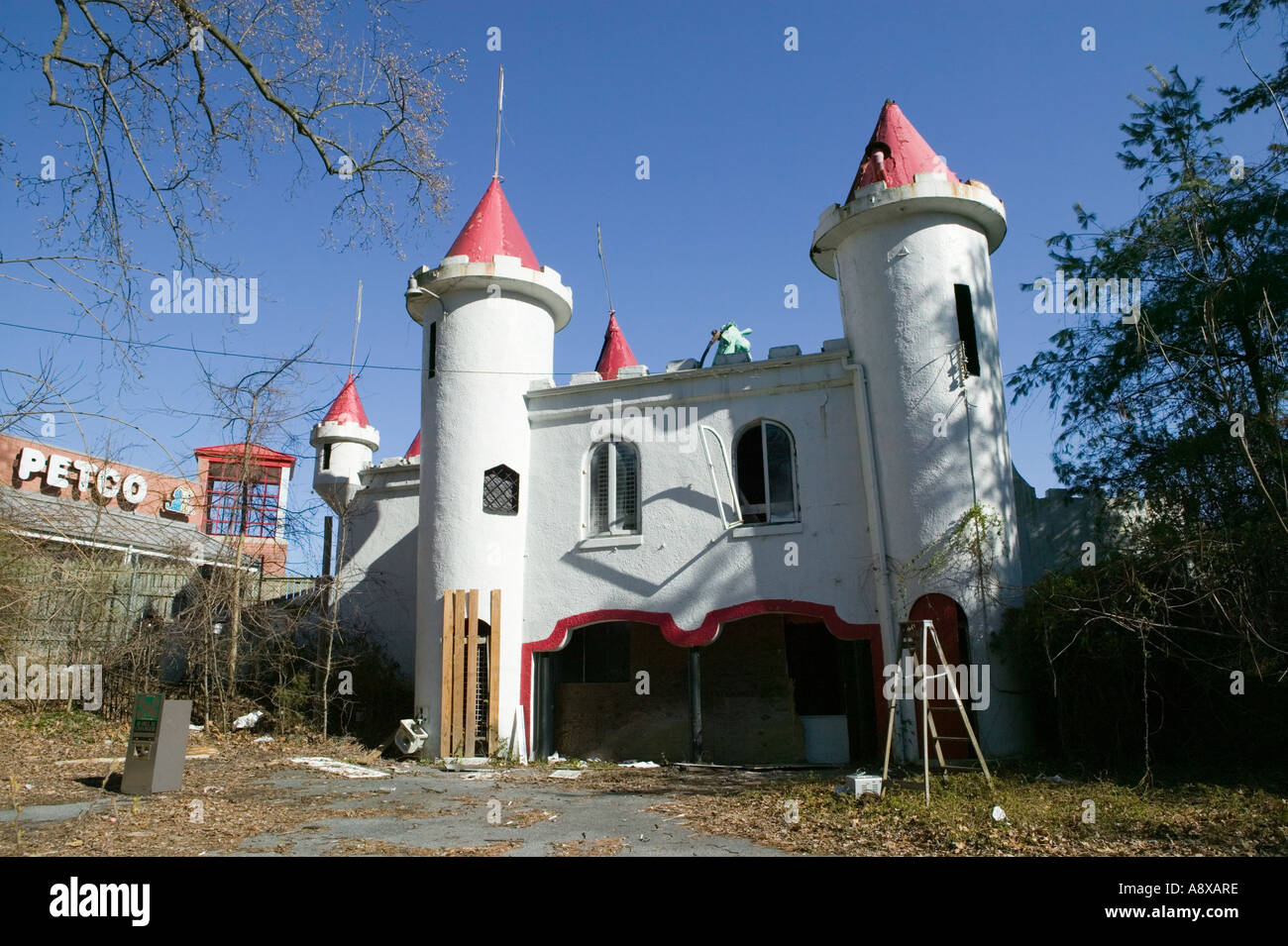 Burg und abgespeckte Geldwechsler an der nicht mehr existierenden Enchanted Forest Ellicott City Maryland Stockfoto