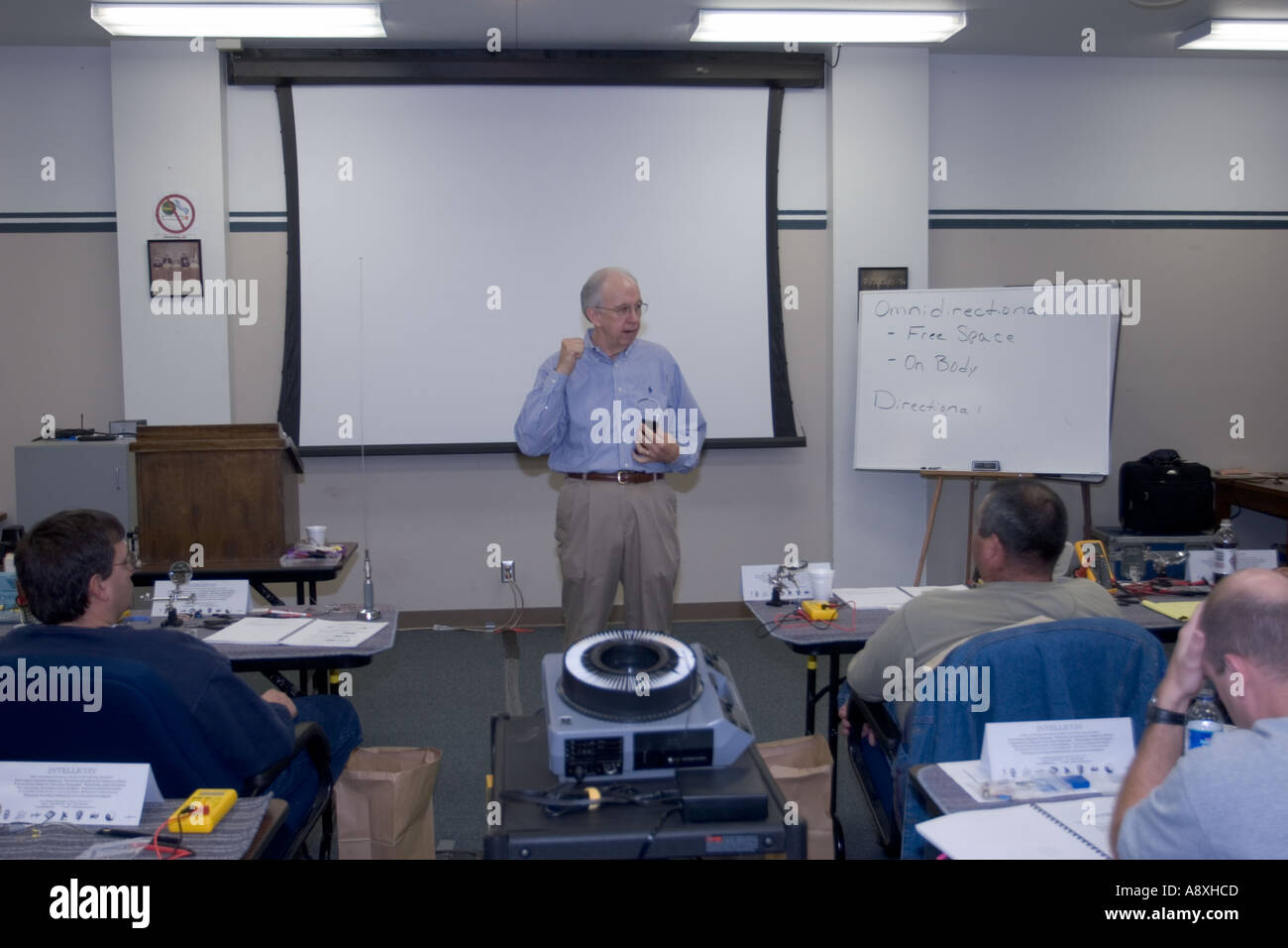 Pensionierte ATF-Agent Steve C Wortham Intellicon führt einen Workshop über Funk-Sender und Blockflöten Sioux City PD Stockfoto