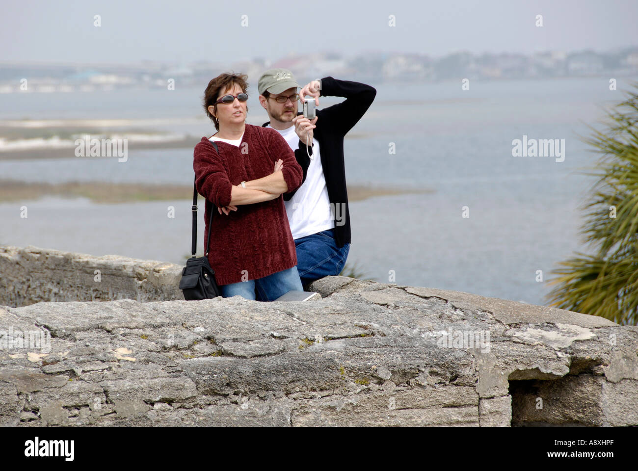 paar nimmt Bilder bei der National Park Service die Festung Castillo de San Marcos in St. Augustine Florida Fl Stockfoto