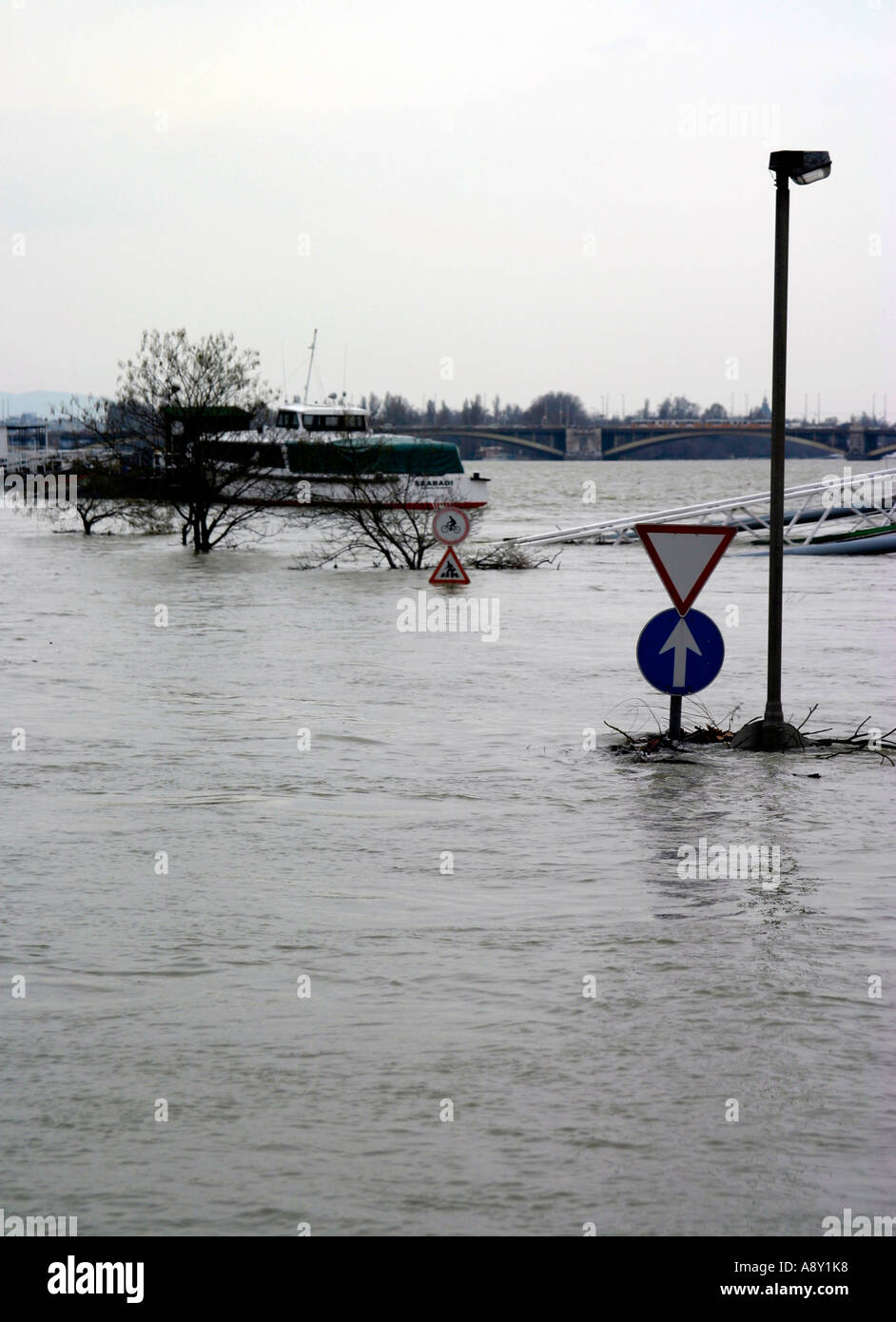 Hochwasser der Donau in Budapest, Ungarn 2006 Stockfoto