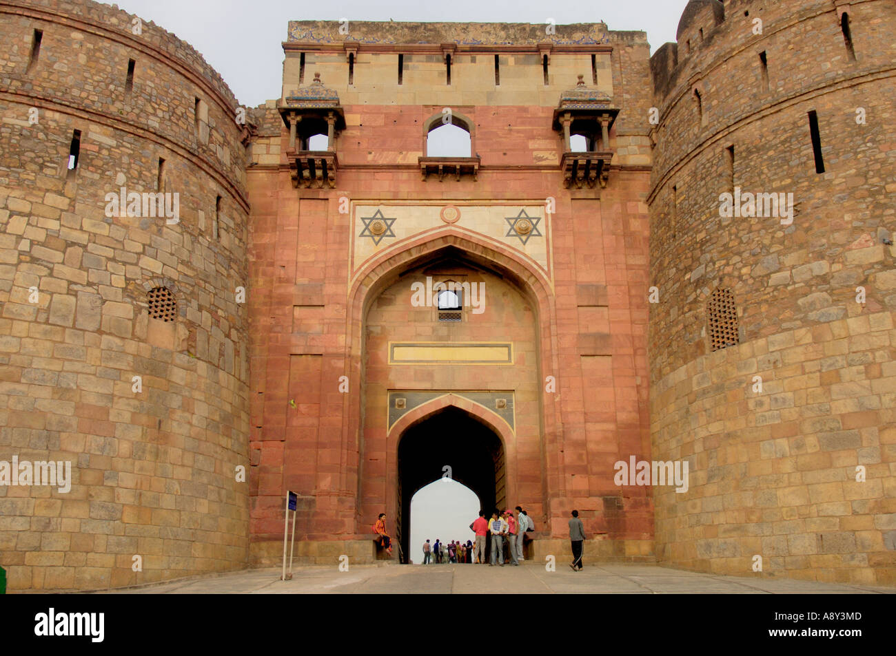 Eingangstor Purana Qila oder alte Festung aus dem 16. Jahrhundert Neu Delhi Indien Stockfoto