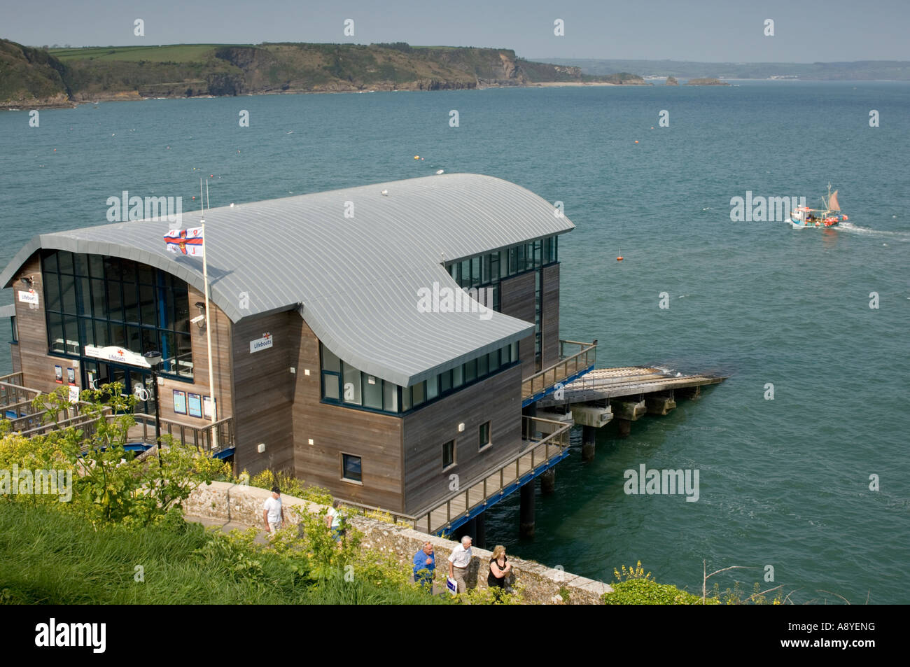 Blick auf die zweite, neue, RNLI Lifeboat Station Tenby Wales Walisisch UK Stockfoto