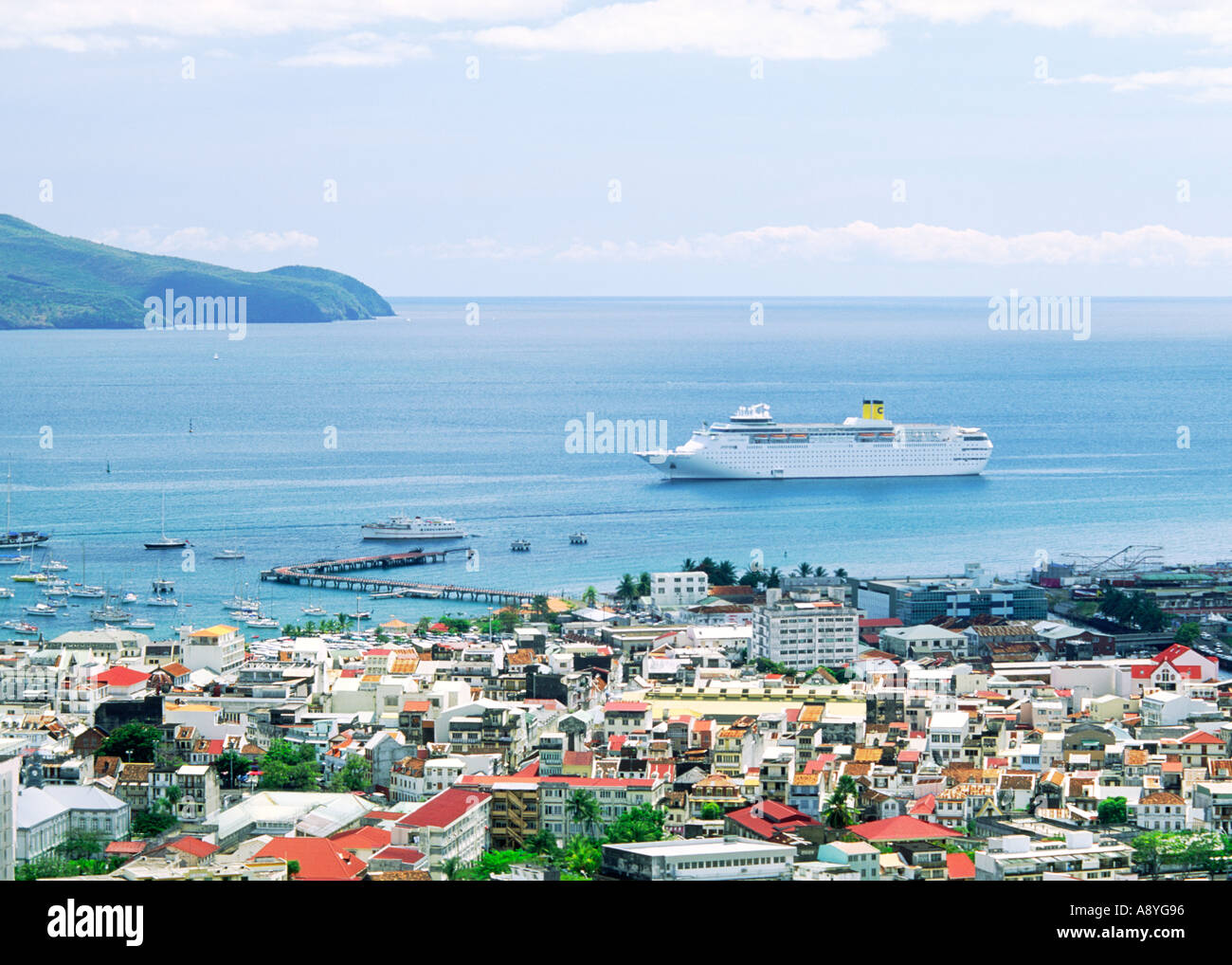 Karibik-Kreuzfahrt Schiff im Hafen von Port von Fort de France, Hauptstadt der Insel Martinique, West Indies Stockfoto