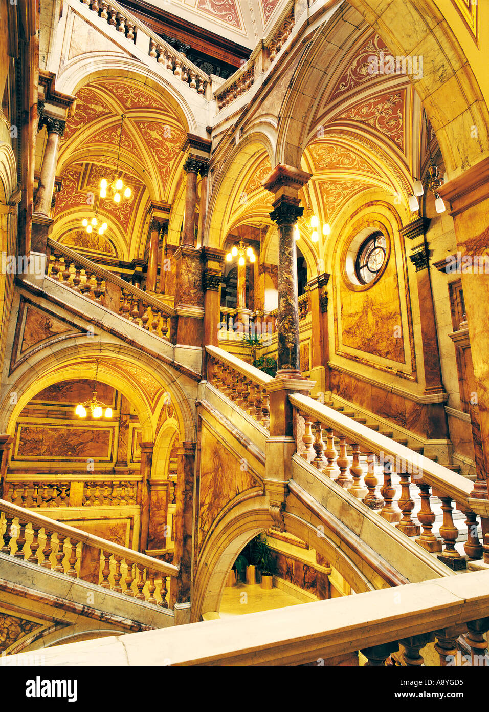 Glasgow City Chambers in George Square. Italienische zentrale Marmortreppe Interieur. Schottland, Großbritannien Stockfoto
