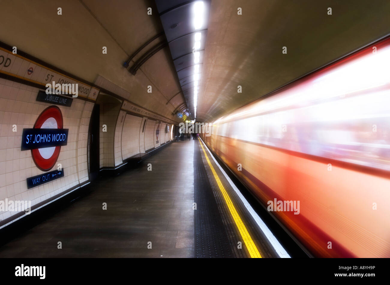 St Johns Holz u-Bahnstation - Jubilee Line - London Stockfoto