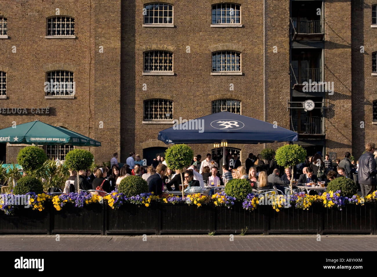 Im Freien speisen - Canary Wharf - London Stockfoto