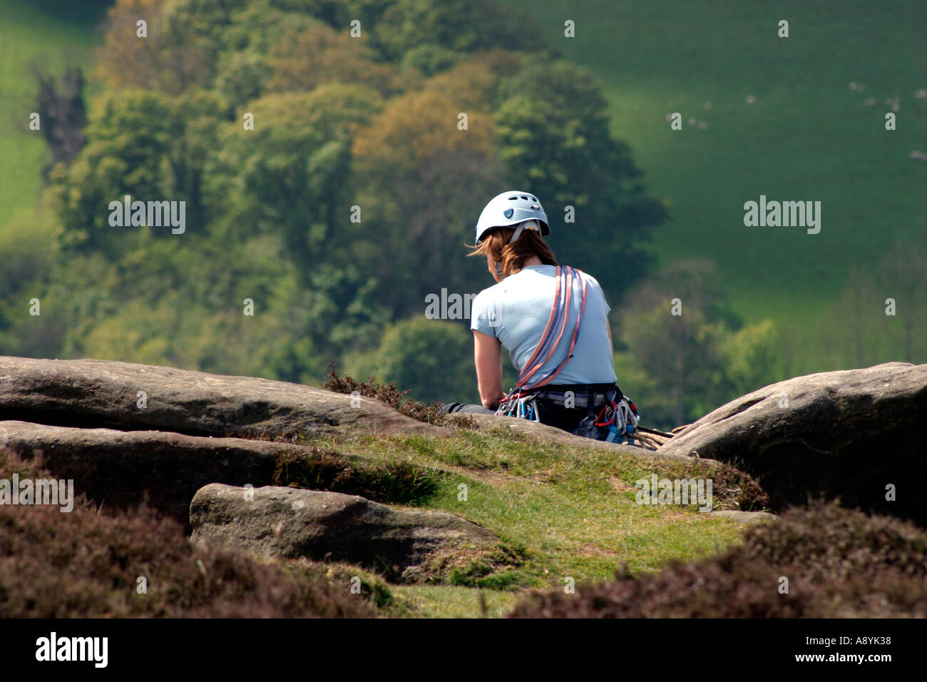 Bergsteiger auf Froggatt Edge Derbyshire England Stockfoto